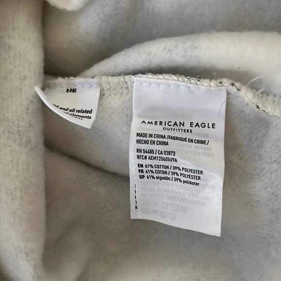 FRIENDS Crewneck Slightly-Cropped Sweatshirt - Picture 2 of 5